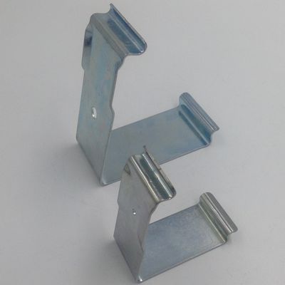 comprar Clipes de metal resistentes Estampado de precisión para cajas Fijación segura Revestimiento a prueba de óxido online manufacture